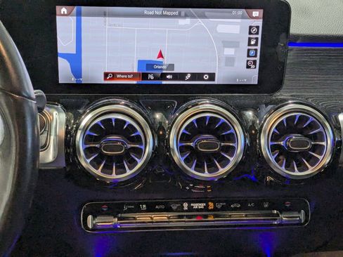 Used 2023 Mercedes-Benz EQB 250+ image 5