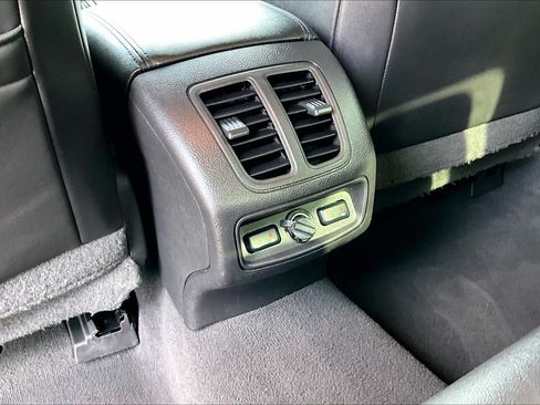 Used 2019 Ford Taurus Limited FWD image 24