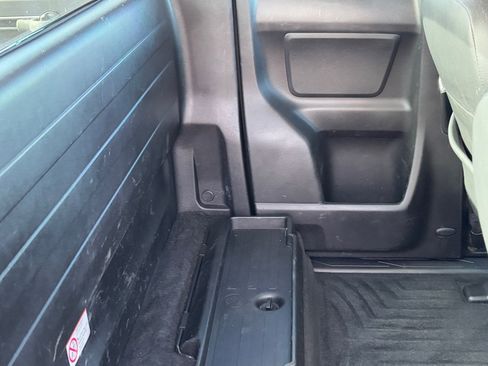 Used 2016 Toyota Tacoma SR image 11