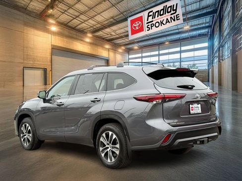 Certified 2024 Toyota Highlander XLE image 6
