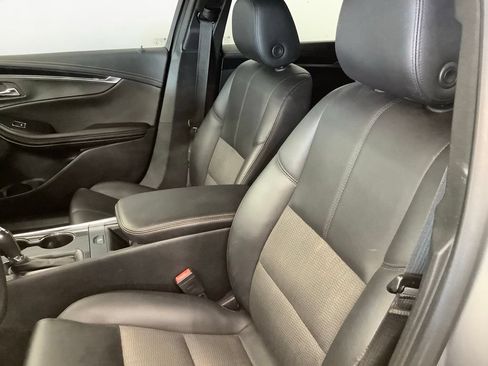Used 2018 Chevrolet Impala LT FWD image 13