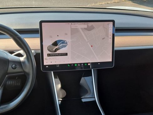 Used 2018 Tesla Model 3 Long Range RWD image 16