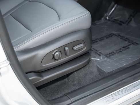 Used 2023 Buick Enclave Essence w/ LPO, Touring Package image 42