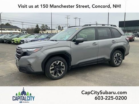 Used 2025 Subaru Forester Premium image 3