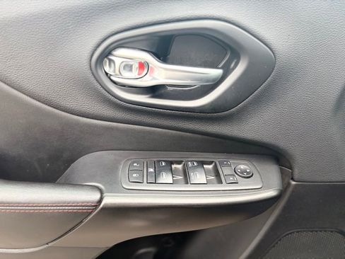 Used 2019 Jeep Cherokee Trailhawk w/ Cold Weather Group AWD/4WD image 13