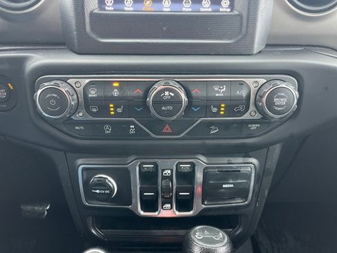 Used 2018 Jeep Wrangler Unlimited Sport S image 18