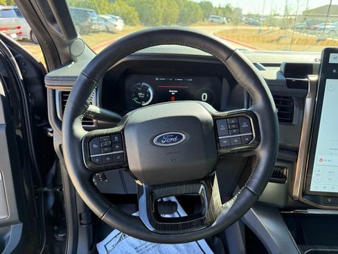 Used 2022 Ford F150 Lightning Lariat image 15