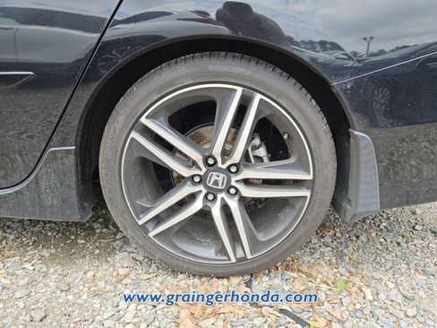 Used 2017 Honda Accord Touring image 10