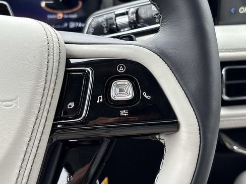 New 2026 Lincoln Aviator AWD w/ Jet Appearance Package image 26