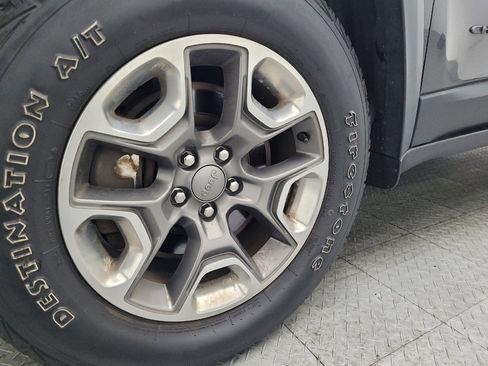 Used 2019 Jeep Cherokee Trailhawk w/ Cold Weather Group image 31