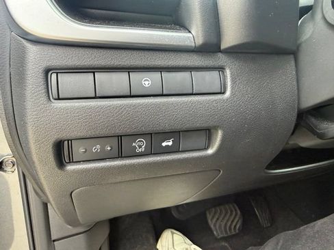 Used 2025 Nissan Rogue SV AWD/4WD image 24