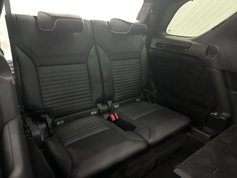 Used 2020 Land Rover Discovery HSE image 26