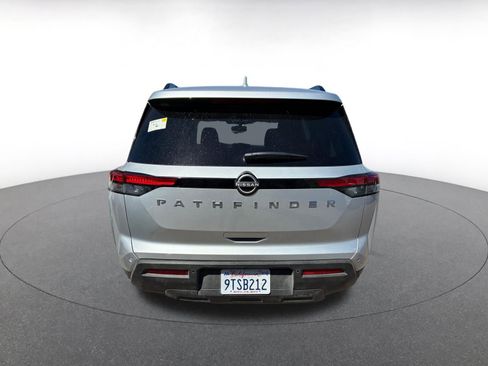 Used 2025 Nissan Pathfinder SV image 3