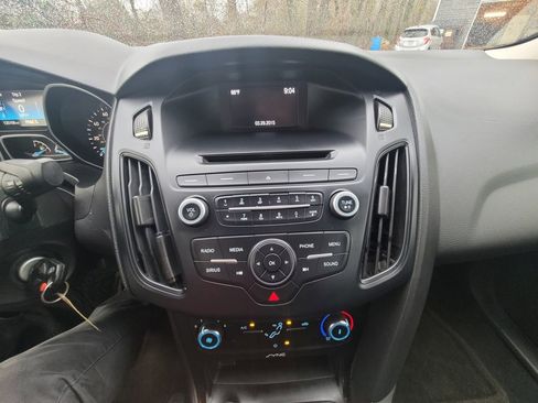 Used 2015 Ford Focus SE w/ SE Sport Package image 13