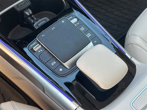 Certified 2022 Mercedes-Benz GLB 250 image 7