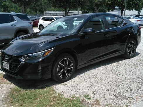 Used 2024 Nissan Sentra SV FWD image 2