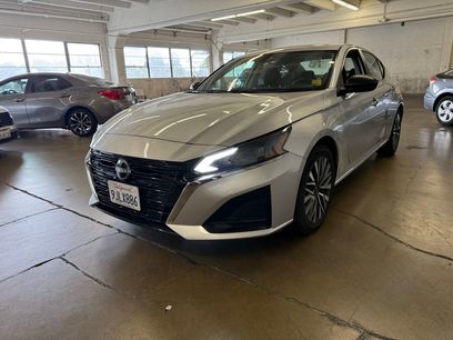Used 2024 Nissan Altima 2.5 SV