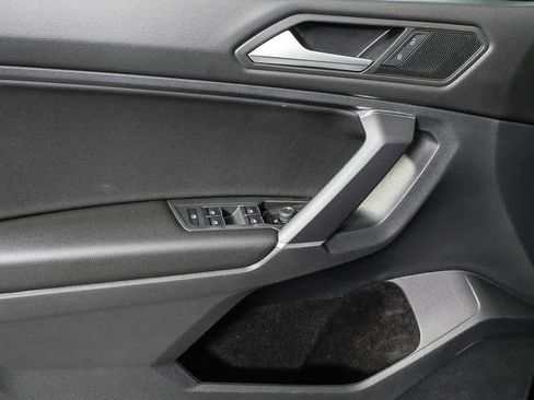 Used 2020 Volkswagen Tiguan SE image 6