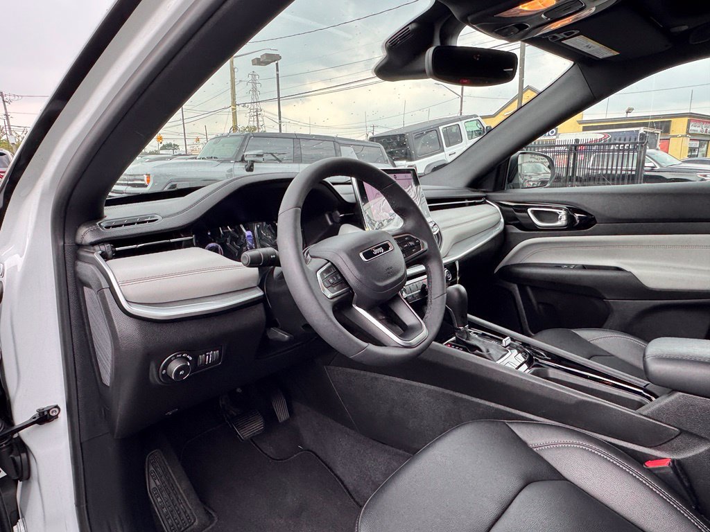 Used 2026 Jeep Compass Limited w/ Sun, Sound & Navigation Group AWD/4WD image 12
