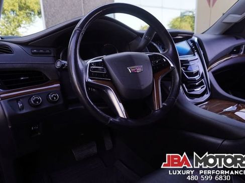 Used 2018 Cadillac Escalade Premium Luxury AWD/4WD image 5