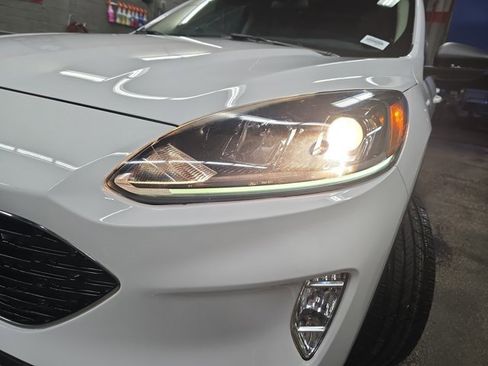 Used 2020 Ford Escape SE image 30