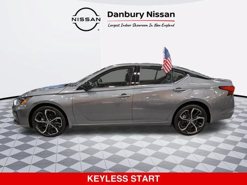 Certified 2025 Nissan Altima 2.5 SR AWD/4WD image 7