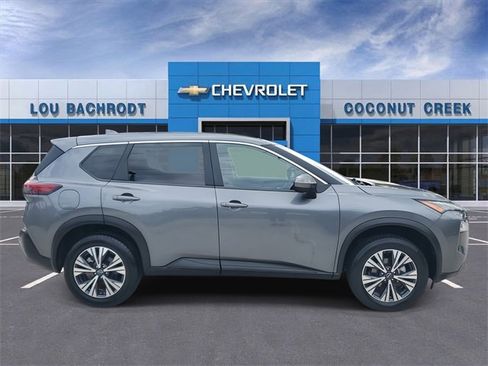 Used 2023 Nissan Rogue SV image 2