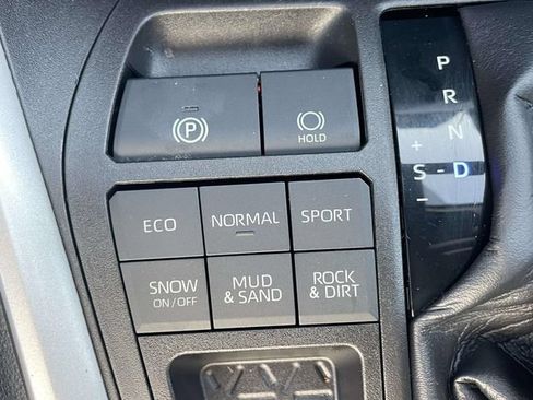 Used 2021 Toyota RAV4 LE AWD/4WD image 37