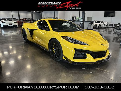 Used 2025 Chevrolet Corvette Z06 w/ Z07 Performance Package RWD image 1