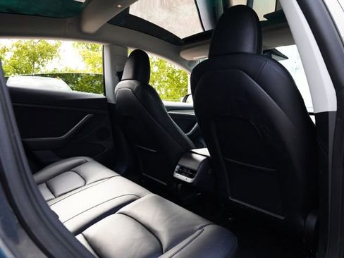 Used 2023 Tesla Model 3 Standard Range image 18