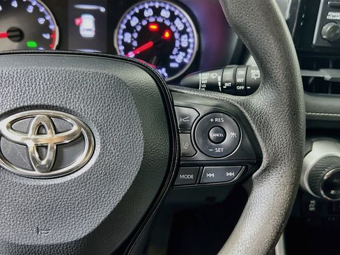 Used 2019 Toyota RAV4 XLE w/ Convenience Package FWD image 19