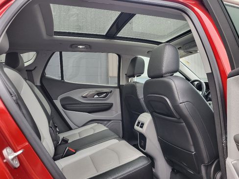 Used 2023 GMC Terrain SLT image 11