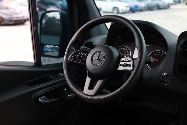 Used 2020 Mercedes-Benz Sprinter 2500 image 44