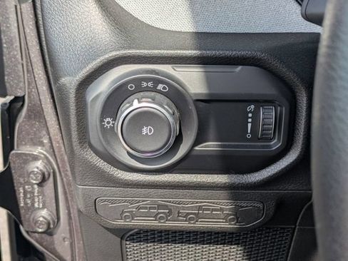 Used 2025 Jeep Wrangler Sport AWD/4WD image 16