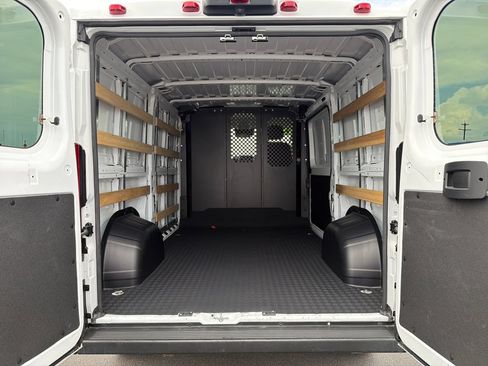 Used 2025 RAM ProMaster 2500 w/ U-Haul Equipment Group FWD image 21