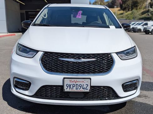 Used 2024 Chrysler Pacifica Select image 8