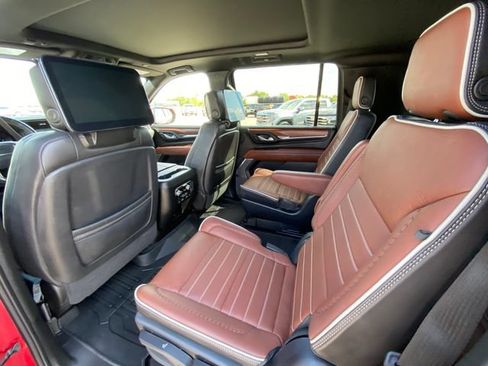 Used 2023 GMC Yukon XL Denali Ultimate AWD/4WD image 14