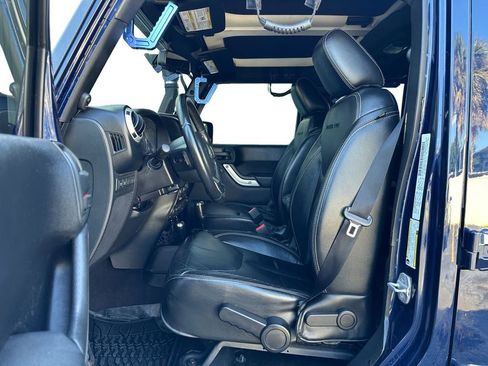 Used 2013 Jeep Wrangler Unlimited Rubicon w/ Connectivity Group image 10