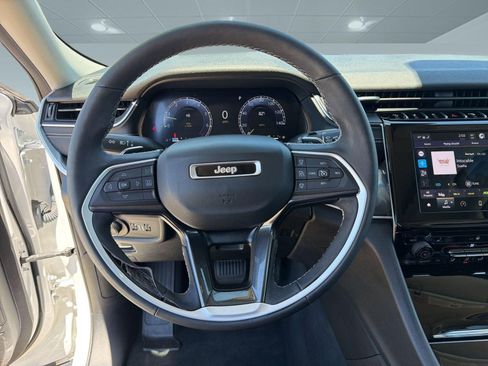 Used 2023 Jeep Grand Cherokee Laredo w/ Luxury Tech Group I AWD/4WD image 18