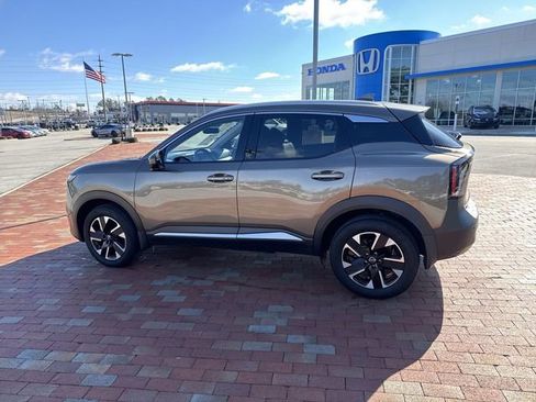 Used 2025 Nissan Kicks SR w/ Interior Electronics Package AWD/4WD image 33