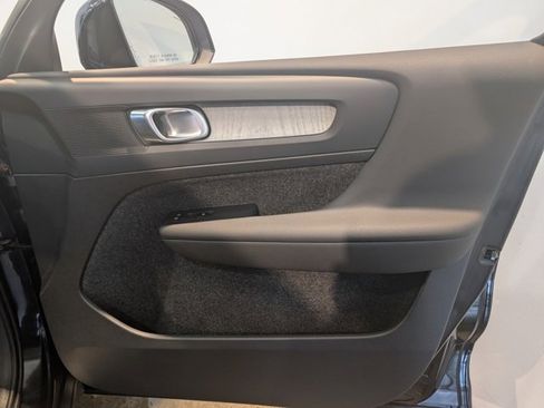 Used 2024 Volvo XC40 B5 Plus image 32