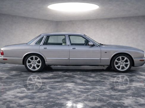 Used 2002 Jaguar XJ8 image 6