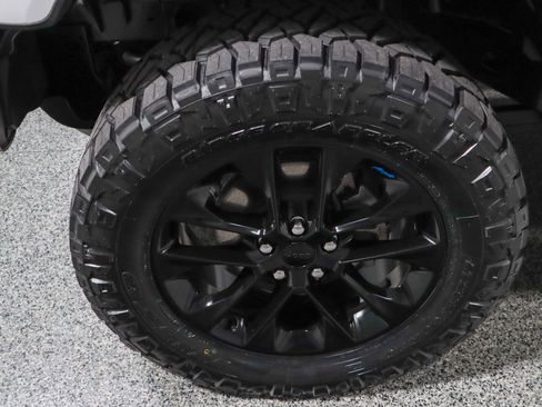 Used 2022 Jeep Wrangler Unlimited Sahara AWD/4WD image 12