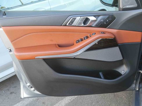 Used 2025 BMW X5 xDrive50e w/ Executive Package image 17