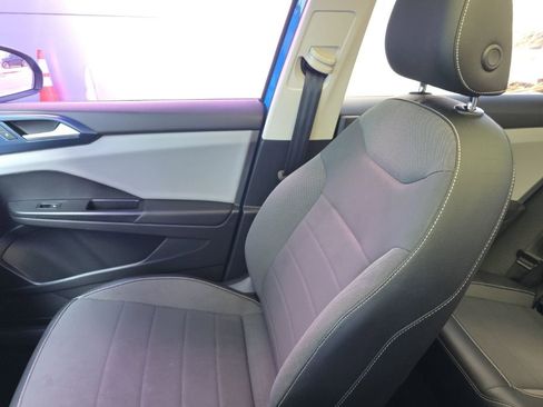 Used 2022 Volkswagen Taos SE w/ Panoramic Sunroof Package image 26