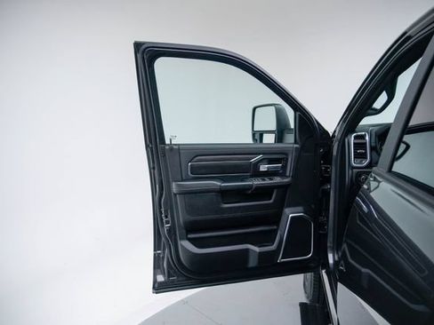 Used 2025 RAM 2500 Laramie AWD/4WD image 10