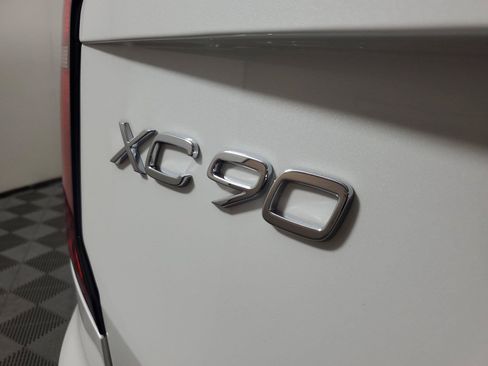 New 2026 Volvo XC90 T8 Plus w/ Protection Package Premier AWD/4WD image 8
