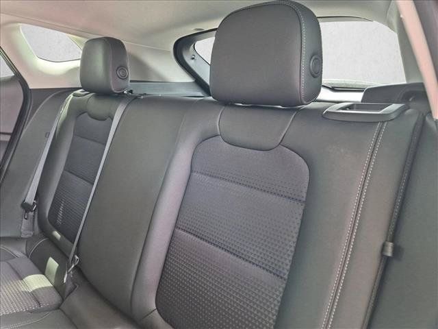 Used 2025 Chevrolet Trax LT FWD image 17