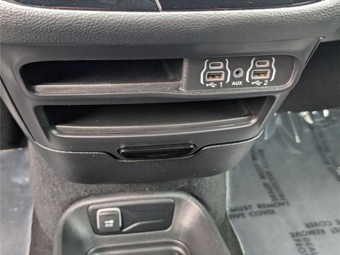 Used 2024 Chrysler Pacifica Limited FWD image 27