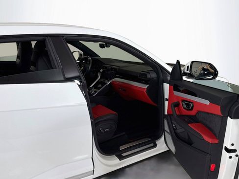 Used 2020 Lamborghini Urus AWD/4WD image 31